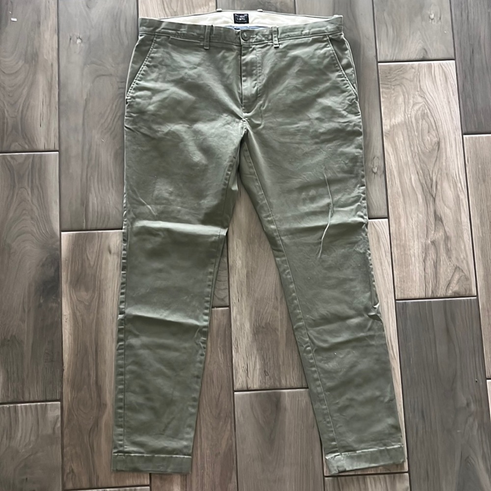 J. Crew stretch 250 Skinny pants. Nice olive green. Size 36x32.